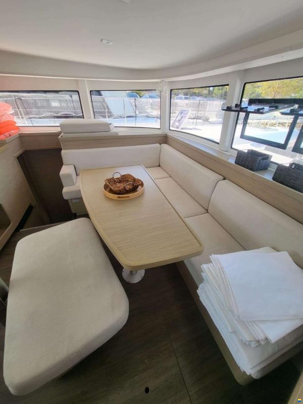 Lagoon 42