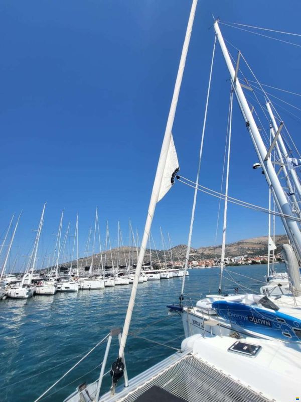 Lagoon 42