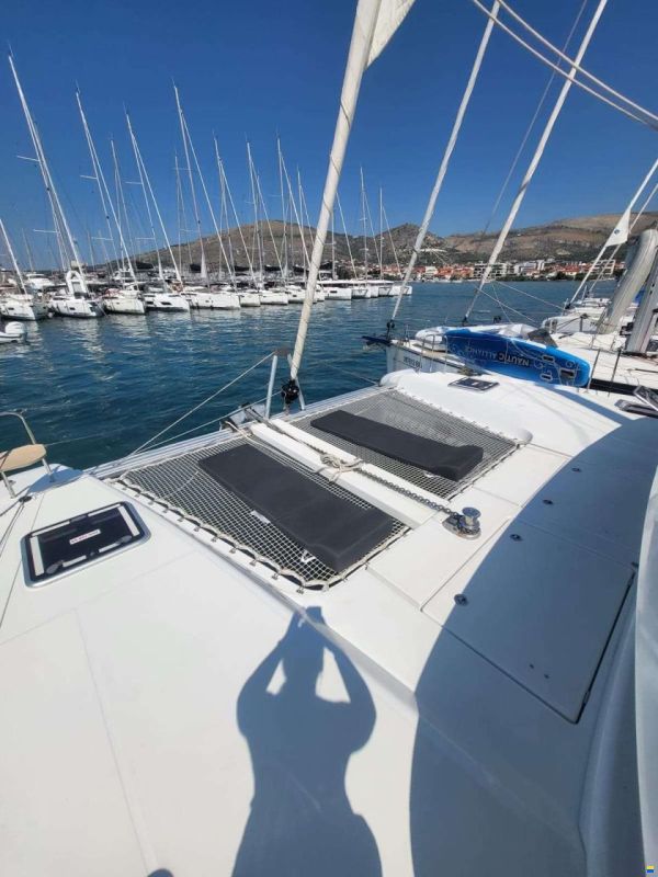 Lagoon 42
