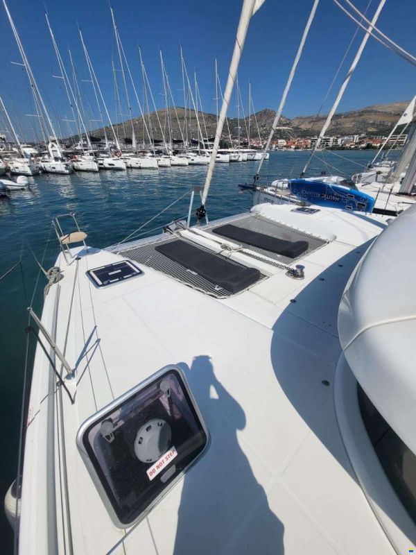 Lagoon 42