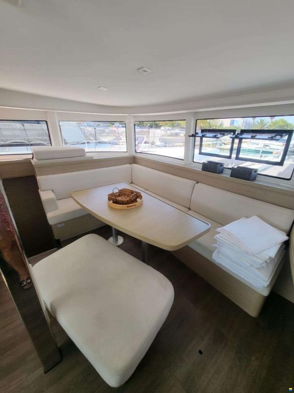 Lagoon 42