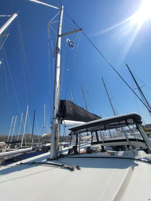 Lagoon 42