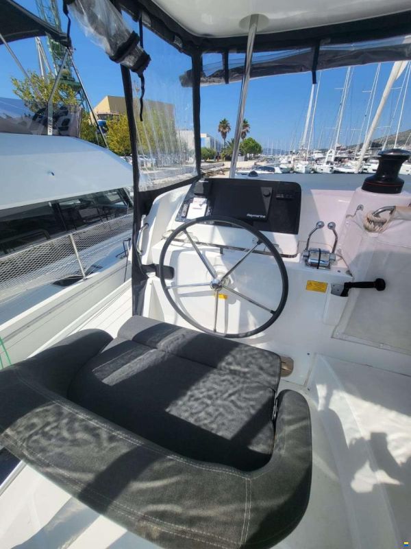 Lagoon 42