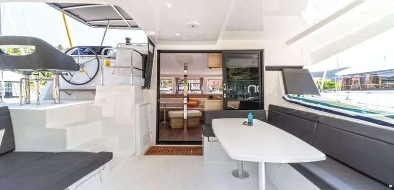 Lagoon 42