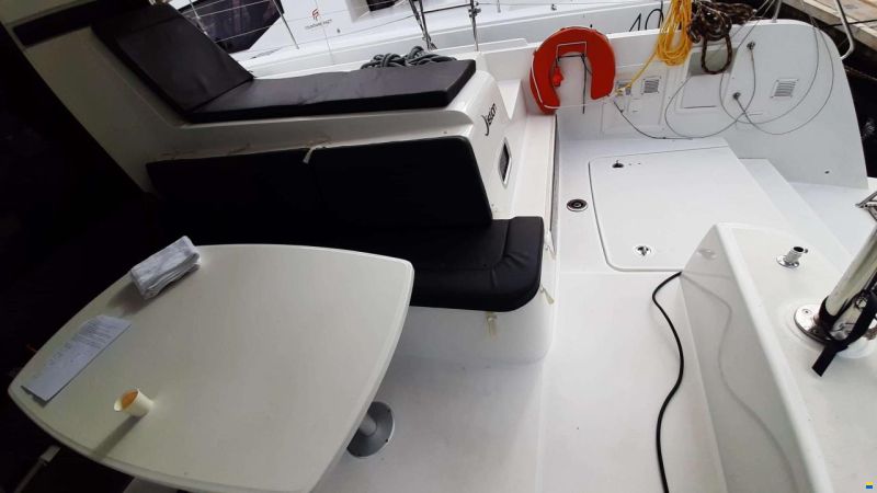 Lagoon 42