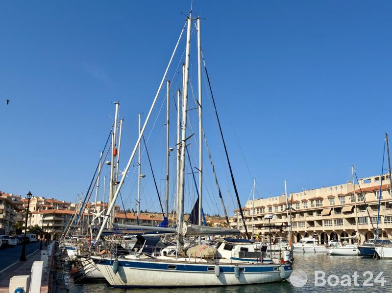 Hallberg-Rassy HR352