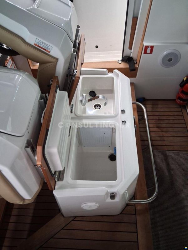 Axopar 28