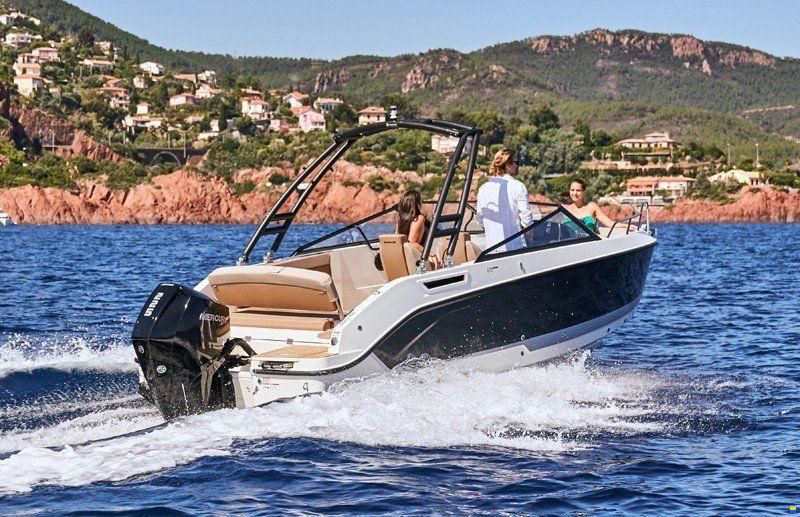 Quicksilver ACTIV 675 BOWRIDER
