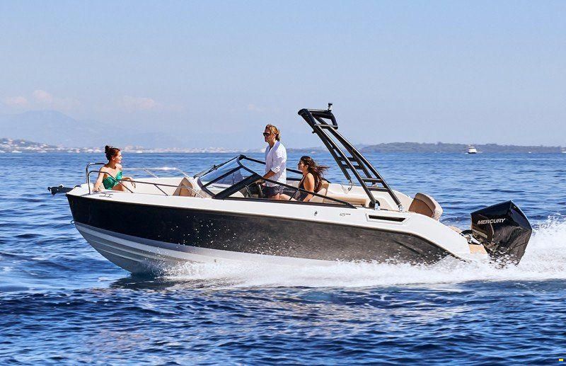 Quicksilver ACTIV 675 BOWRIDER
