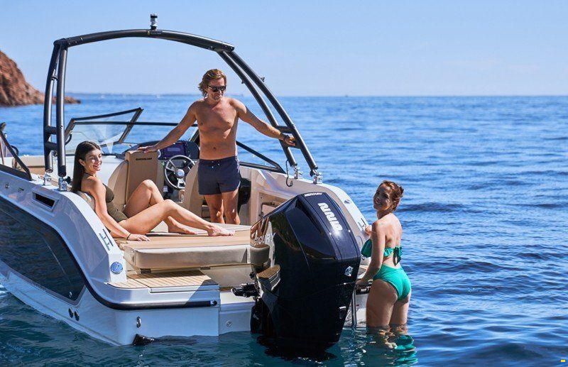 Quicksilver ACTIV 675 BOWRIDER