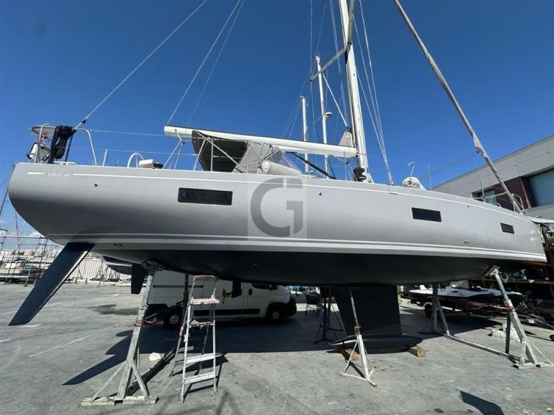 Beneteau First 44