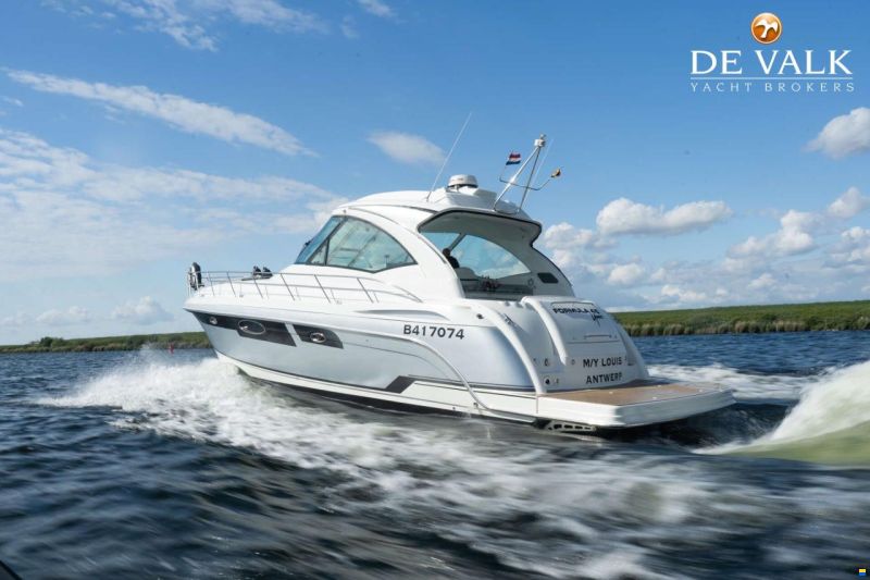 Formula 45 Yacht.