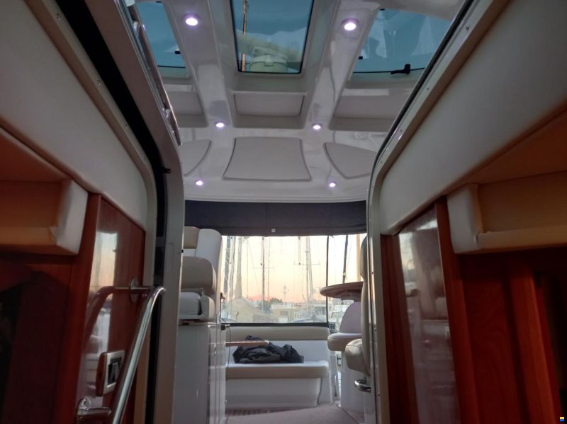 Four Winns V458