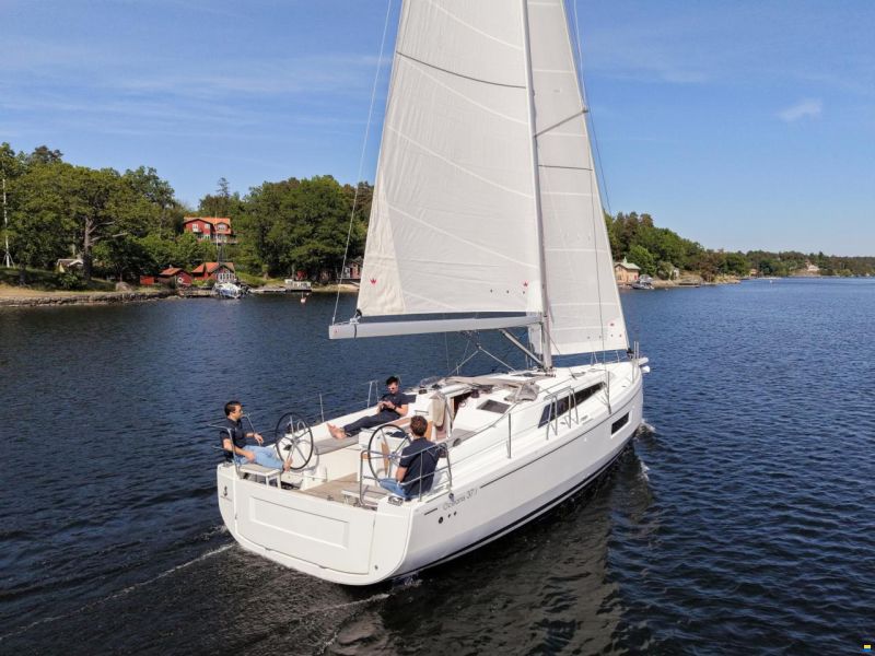 Beneteau Oceanis 37.1