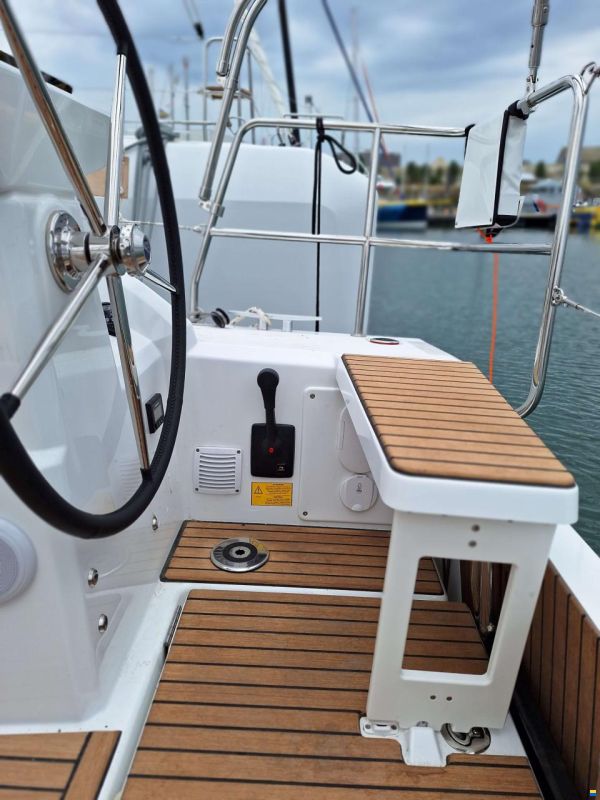 Beneteau Oceanis 37.1