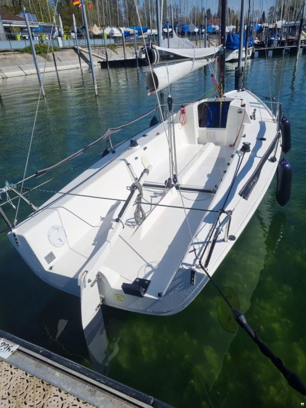 J Boats 70