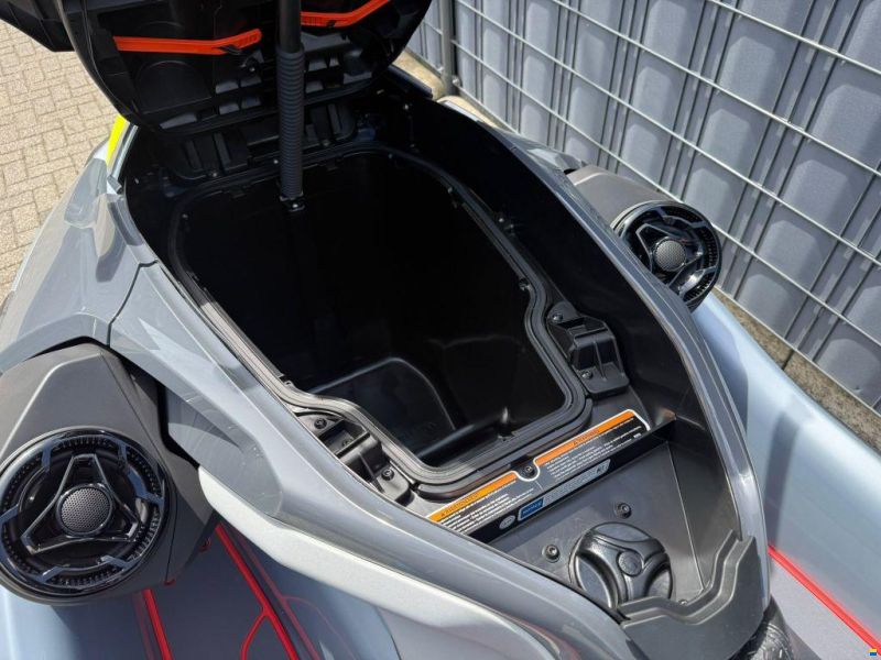 Sea-Doo RXT X 325