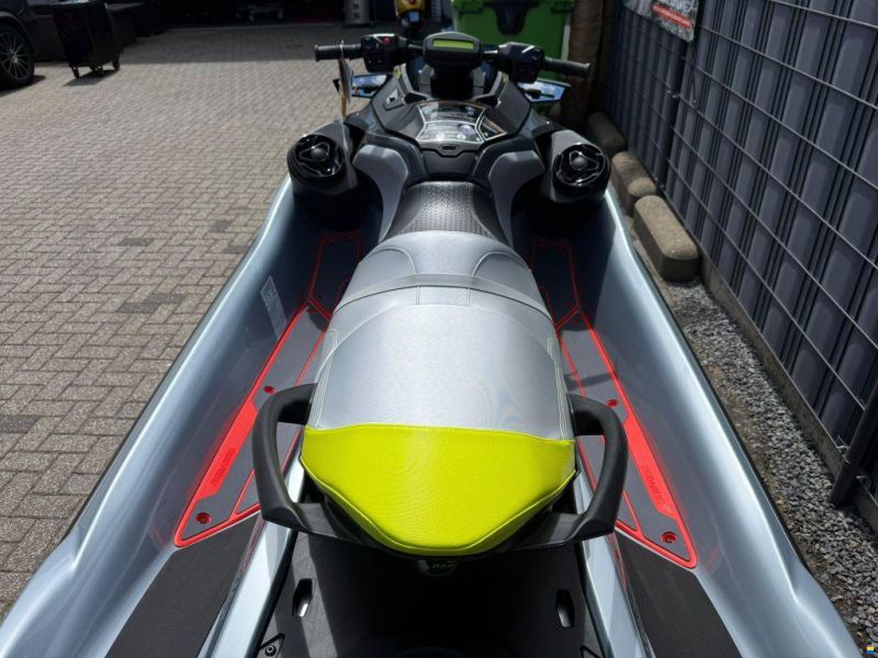 Sea-Doo RXT X 325