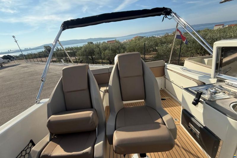 Quicksilver ACTIV 755 SUNDECK
