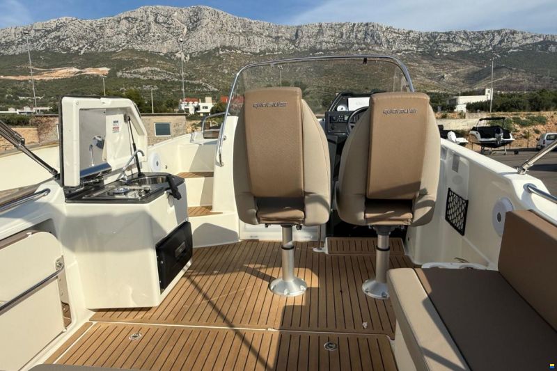 Quicksilver ACTIV 755 SUNDECK