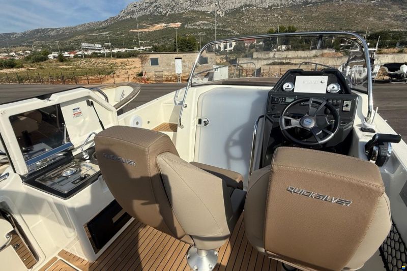 Quicksilver ACTIV 755 SUNDECK