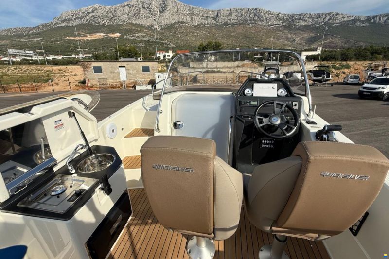 Quicksilver ACTIV 755 SUNDECK