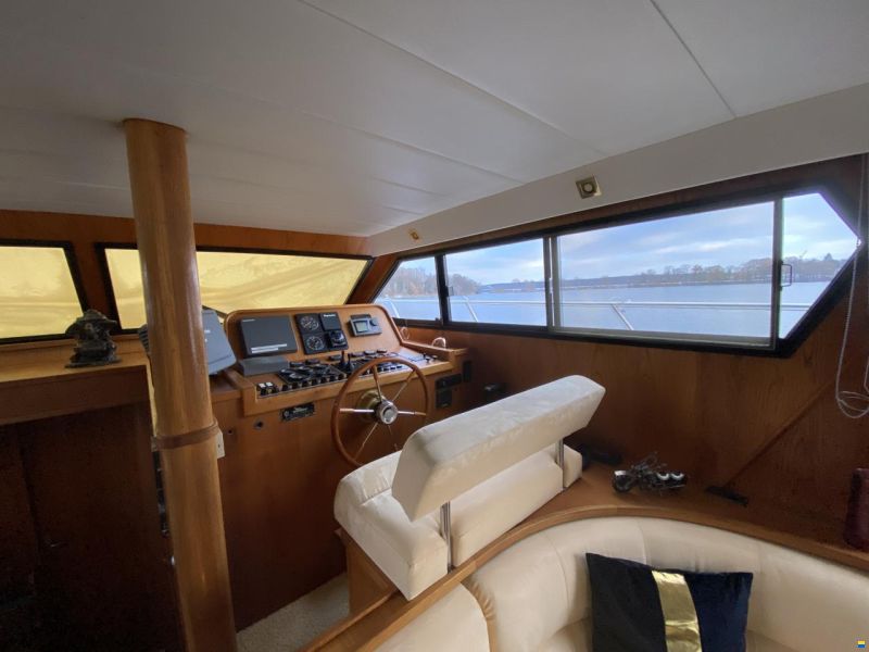 Neptunus 138 Sedan Fly