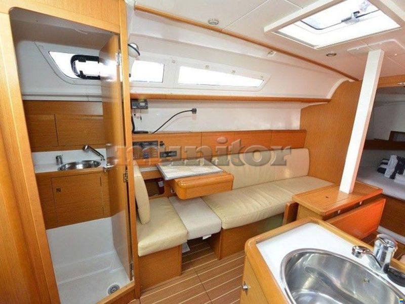 Jeanneau 33i