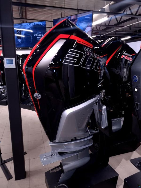 Mercury Racing Racing 300R XL 4.6L AMS V8