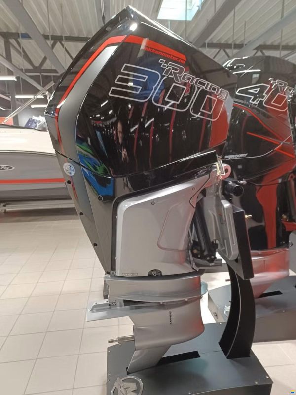 Mercury Racing Racing 300R XL 4.6L AMS V8