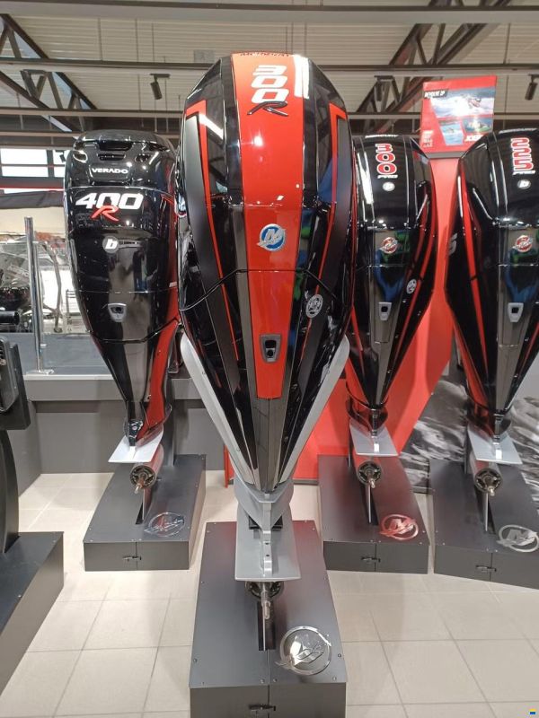 Mercury Racing Racing 300R XL 4.6L AMS V8