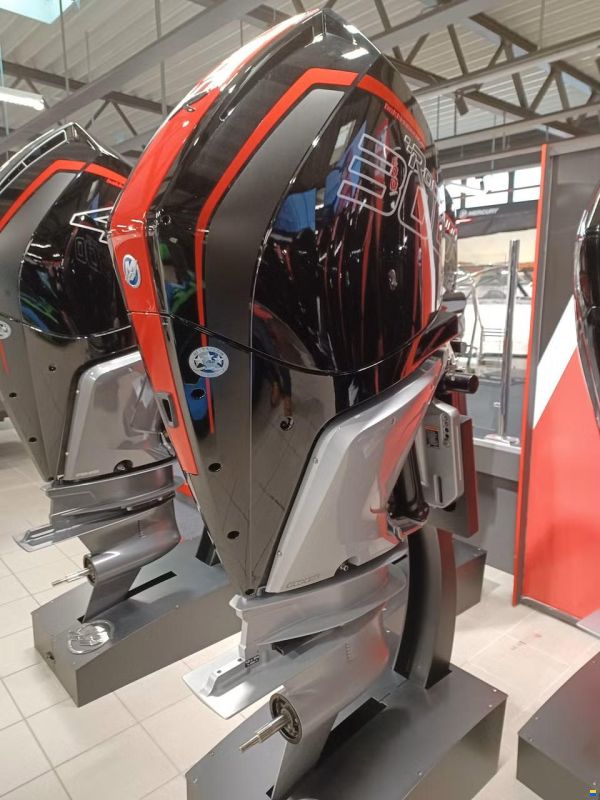 Mercury Racing Racing 300R XL 4.6L AMS V8