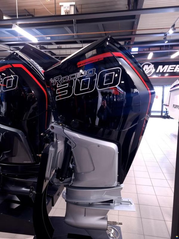 Mercury Racing Racing 300R XL 4.6L AMS V8