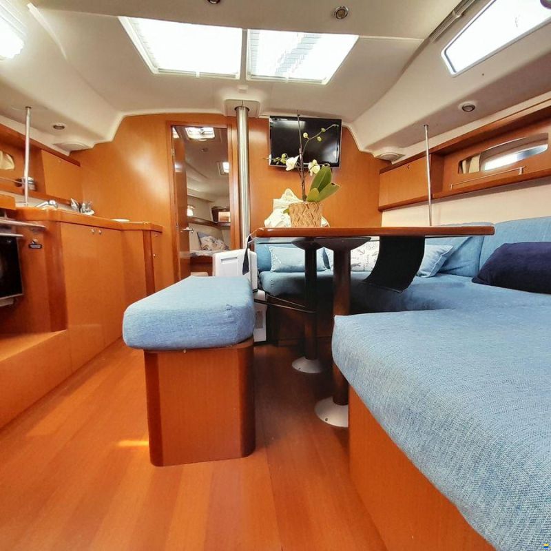 Beneteau Oceanis 43