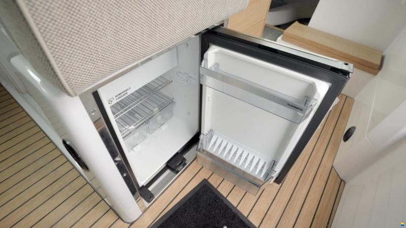 Axopar 37 Cross Cabin