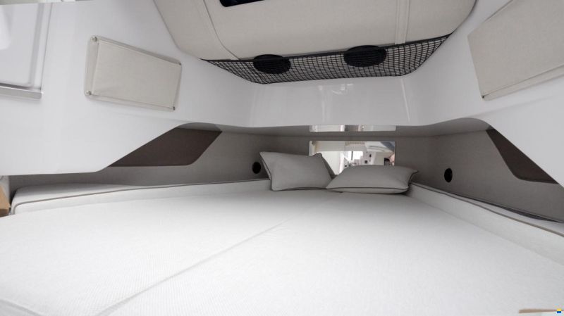 Axopar 37 Cross Cabin