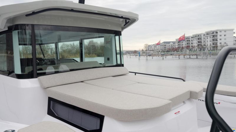 Axopar 37 Cross Cabin
