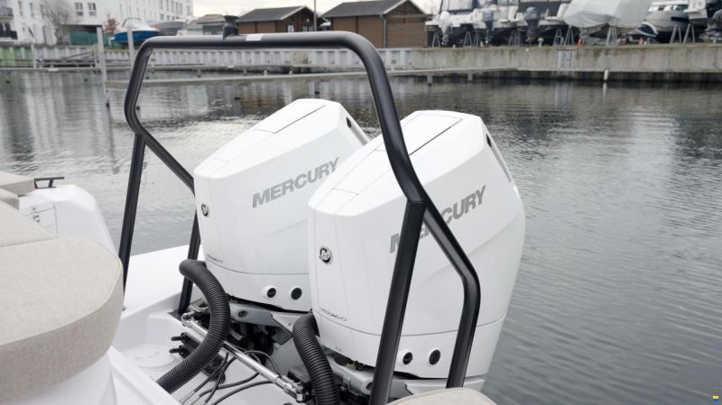 Axopar 37 Cross Cabin