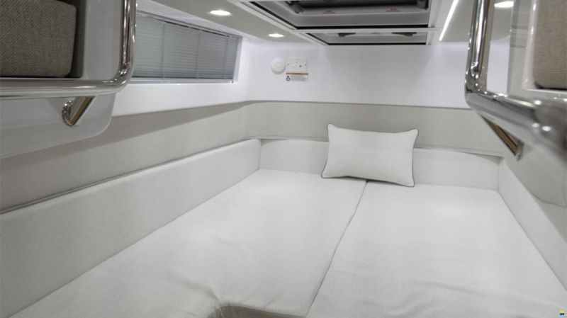 Axopar 37 Cross Cabin