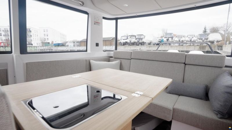 Axopar 37 Cross Cabin