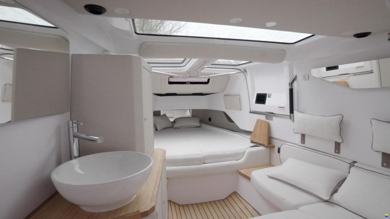 Axopar 37 Cross Cabin