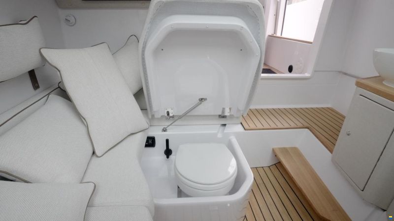 Axopar 37 Cross Cabin