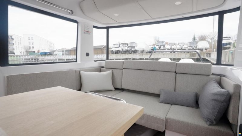 Axopar 37 Cross Cabin