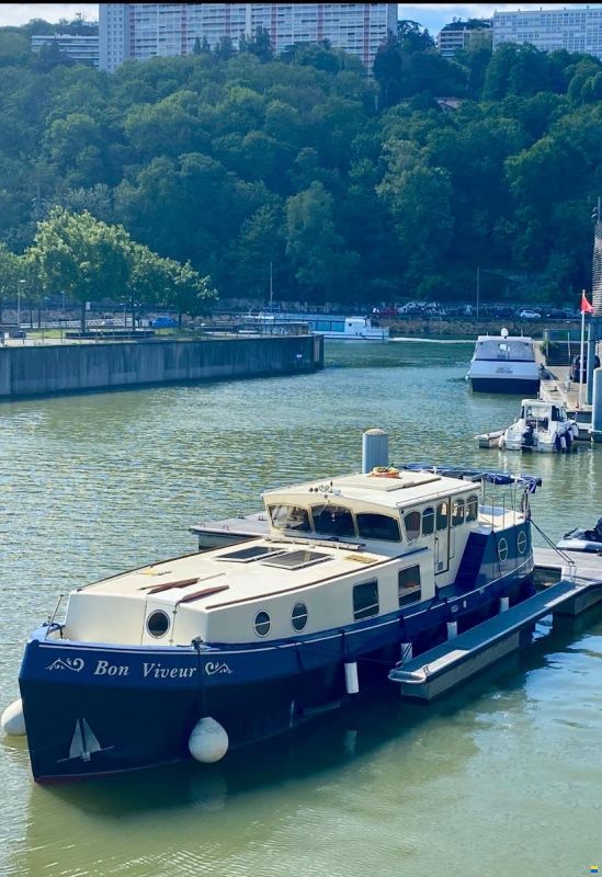 AMC BARGE
