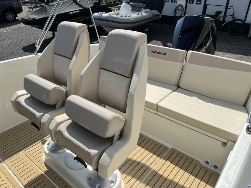 Quicksilver 705 Open
