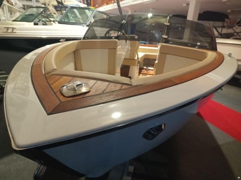 VTS Boats Flying Shark 5.7