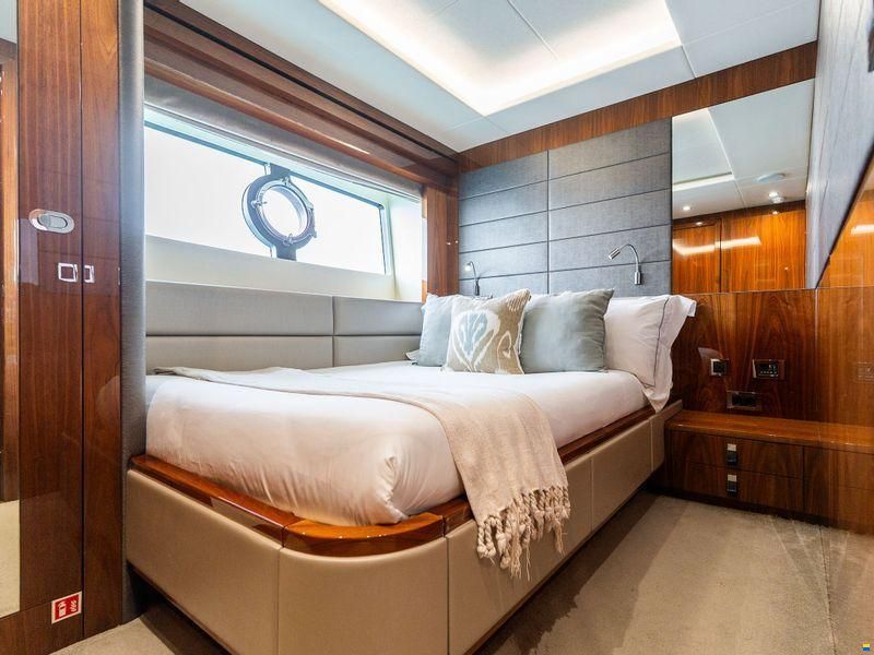Sunseeker 86 Yacht