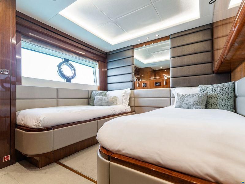Sunseeker 86 Yacht