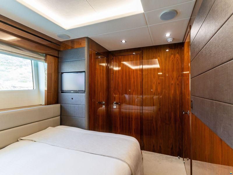 Sunseeker 86 Yacht