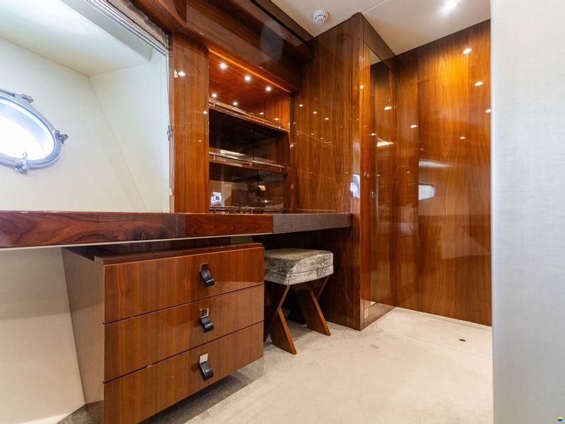Sunseeker 86 Yacht